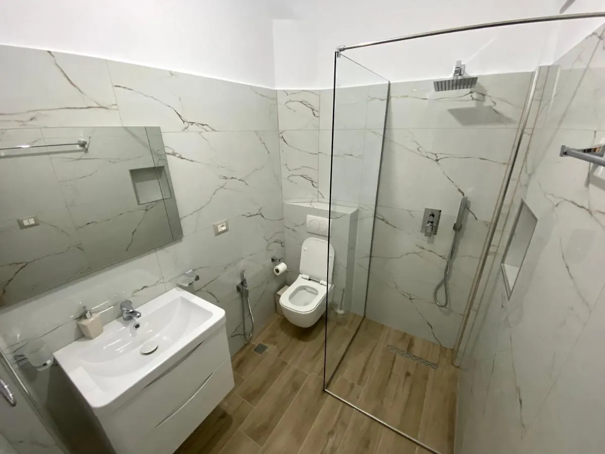OniRana Apartments Borsh 0*,