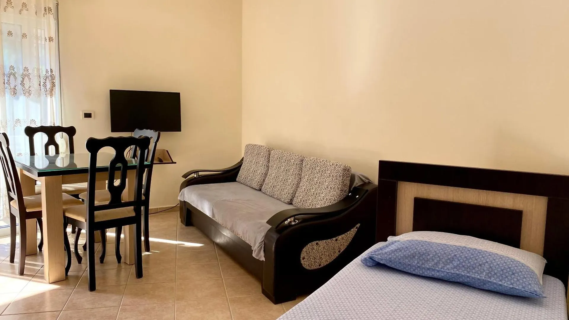 Apartahotel OniRana Apartments Borsh